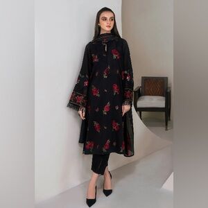 Elegant Black Embroidered Dress with Floral Accents